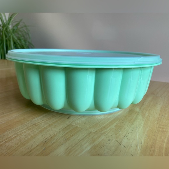 Vintage green Tupperware mold with 3 Jello recipe books from 1927, 1932, 1952 - Picture 4 of 14